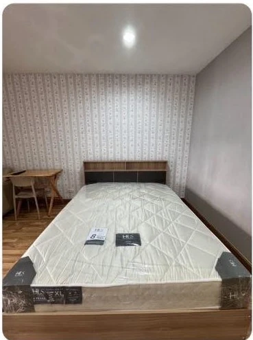For rent: Regent Home 15 Chaengwattana. Wallpaper throughout, large built-in wardrobe, fully furnished with appliances. Don't miss out!