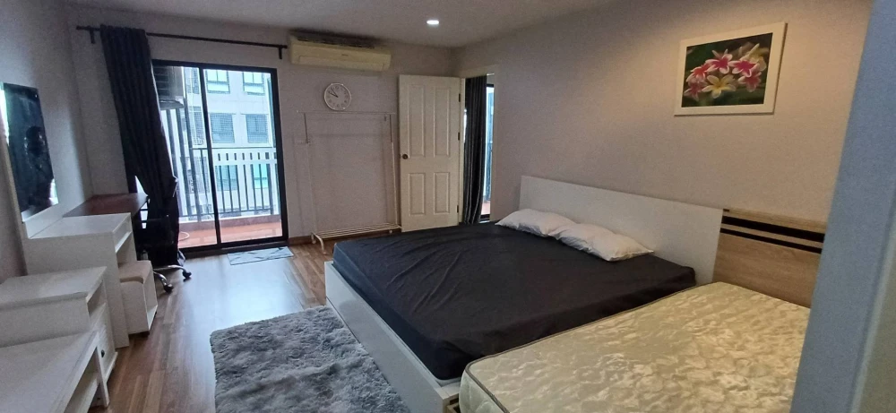 For rent: Regent Home 15 Chaengwattana. Spacious and comfortable room with clear partitions. Fully furnished and ready to move in.