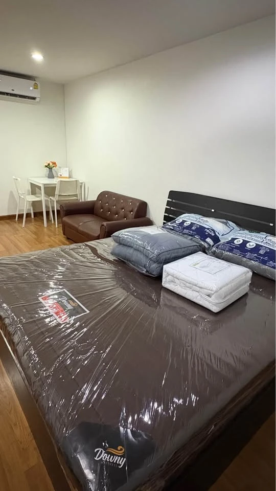 For rent: Regent Home 22 Sukhumvit 85, studio room, 4th floor, comes with a special price, book now, don't miss out.