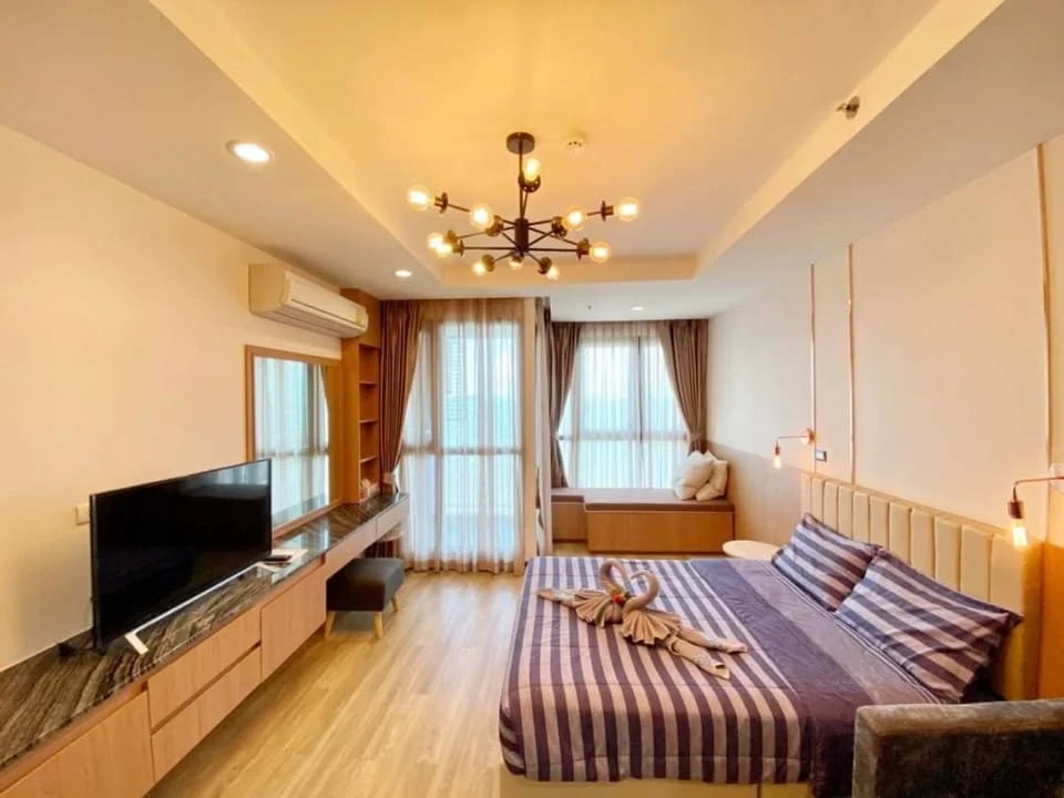 For rent: Ladda Plus Sriracha, next to Koh Loi, full sea view, 25th floor, beautifully decorated, looks very good. You will regret it if you miss it.