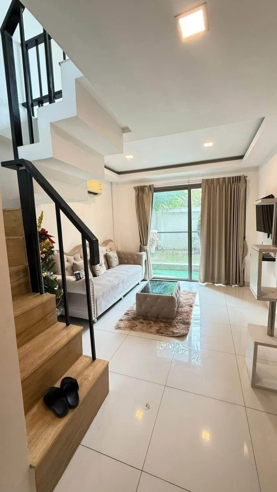 Loft-style unit for rent at Laguna Beach Resort 2 (Jomtien), 1st floor, garden view, fully furnished with high-quality furniture. Book now!