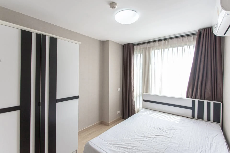 For rent: Lipp Ramkhamhaeng 43/1, 7th floor, pool view, city view, no buildings blocking the view, good wind, bright and comfortable room. Hurry and r