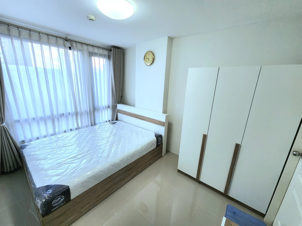 For rent: Lipp Lat Phrao 20, clean room, bright, comfortable, fully furnished, ready to move in!