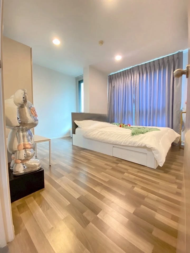 For rent Living Nest Ramkhamhaeng, corner condo, pool view, fully furnished, ready to move in, don't wait, book now.