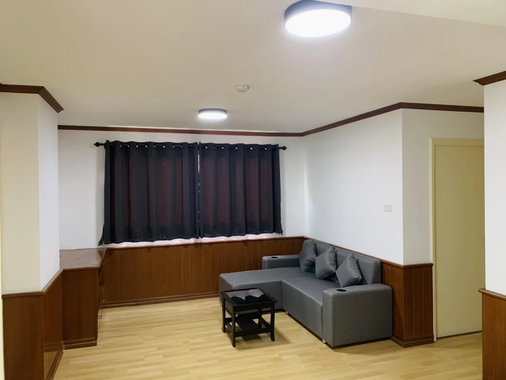 For rent: Lumpini Center Nawamin, corner room with privacy, lots of usable space, hurry and reserve before you miss out.