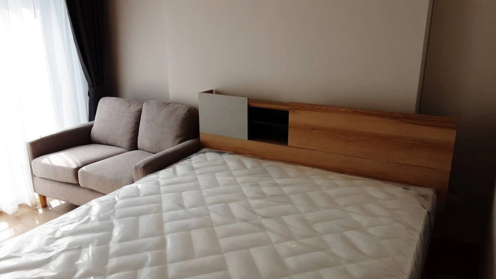For rent: Lumpini Place Chaengwattana-Pak Kret Station, studio room, 6th floor, comes with a very good price, hurry and reserve now.
