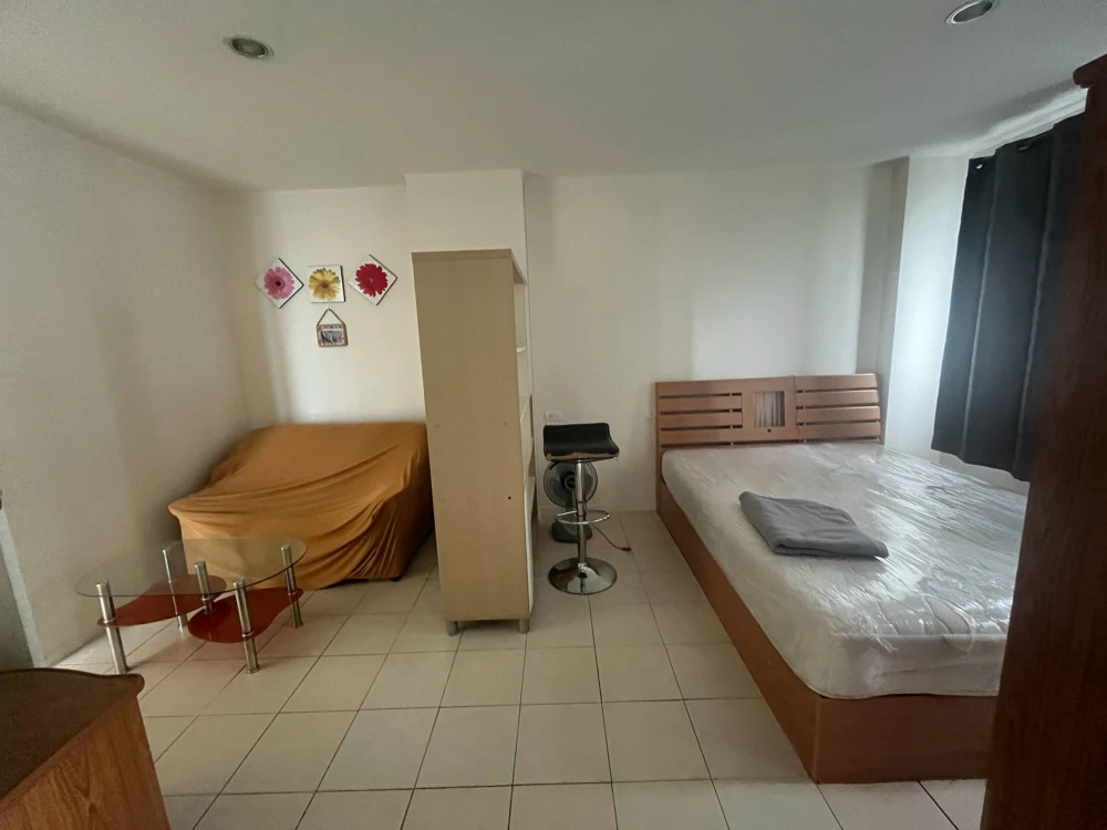 For rent: Lumpini Condo Town Ramintra-Nawamin, corner room with privacy, good price, hurry and reserve now.