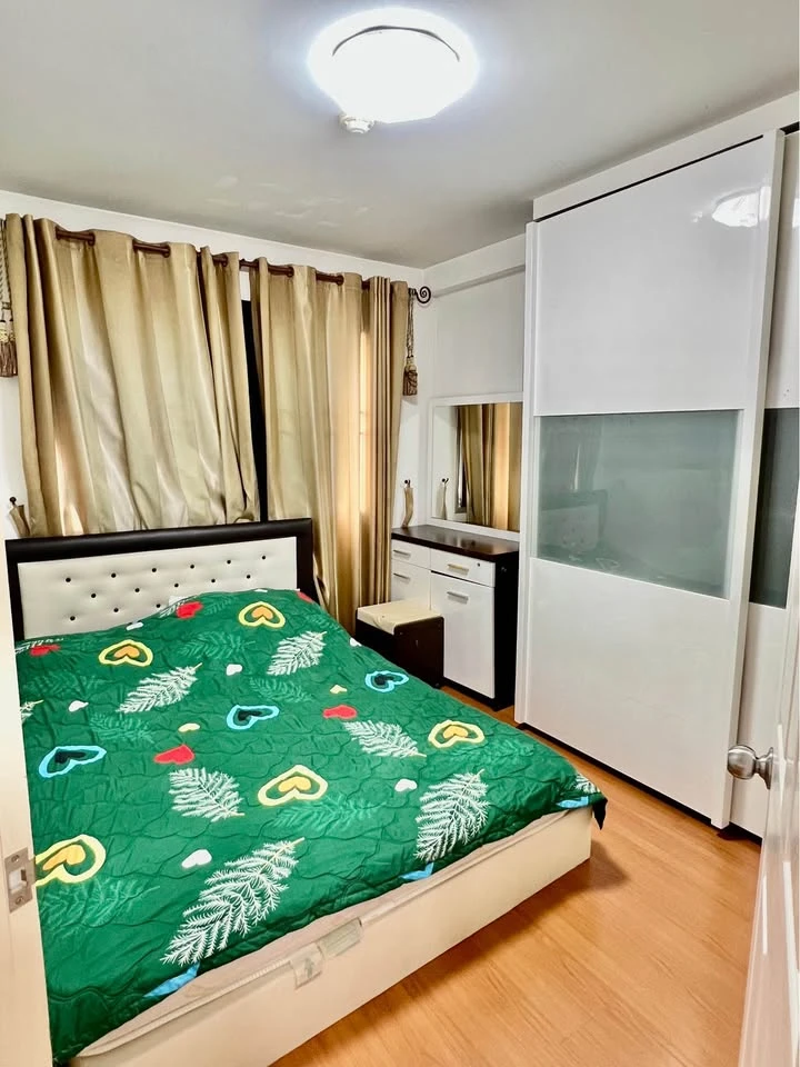 For rent: Lumpini Condo Town Ram Intra - Lak Si, corner room, bedroom not attached to the next room, quiet, no noise, spacious, open area, must book.