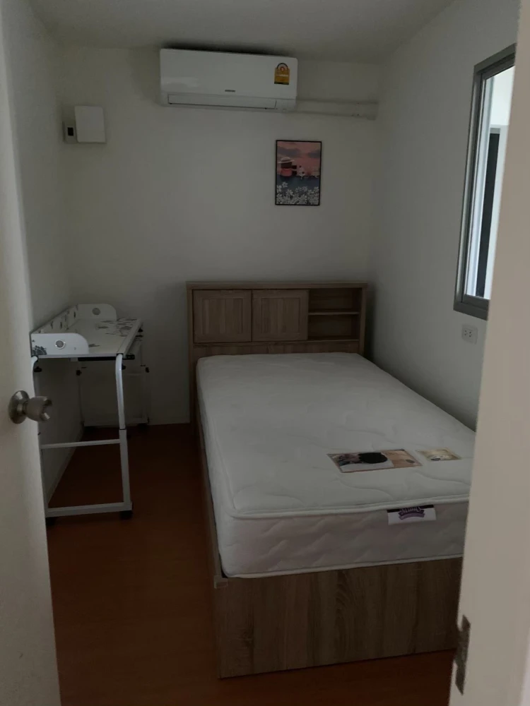 For rent: Lumpini Condo Town Romklao-Suvarnabhumi, ready to move in, spacious and comfortable room, just bring your suitcase!!!