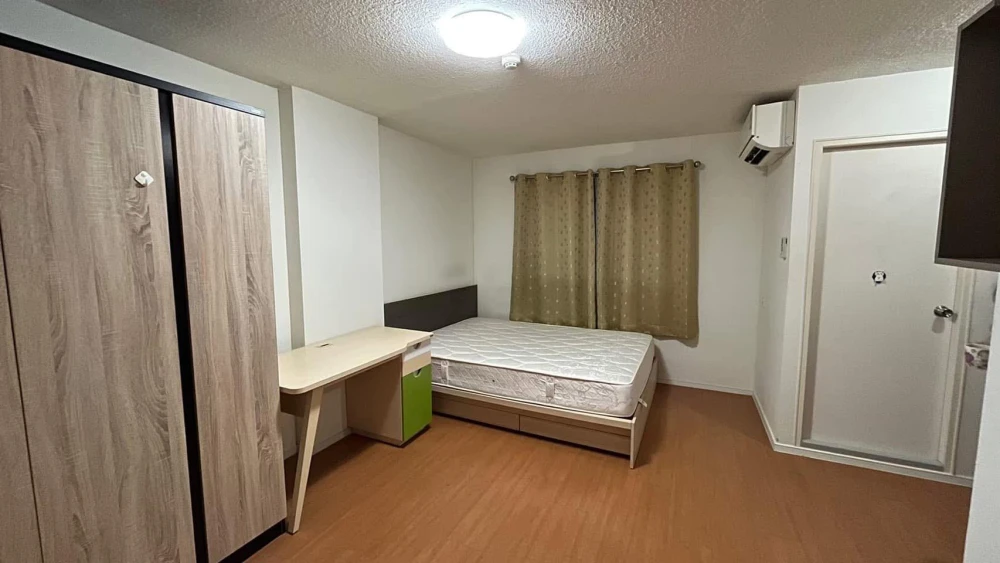 For rent: Lumpini Condo Town Romklao-Suvarnabhumi, Building B3, 6th floor, the room has furniture + electrical appliances, ready to move in
