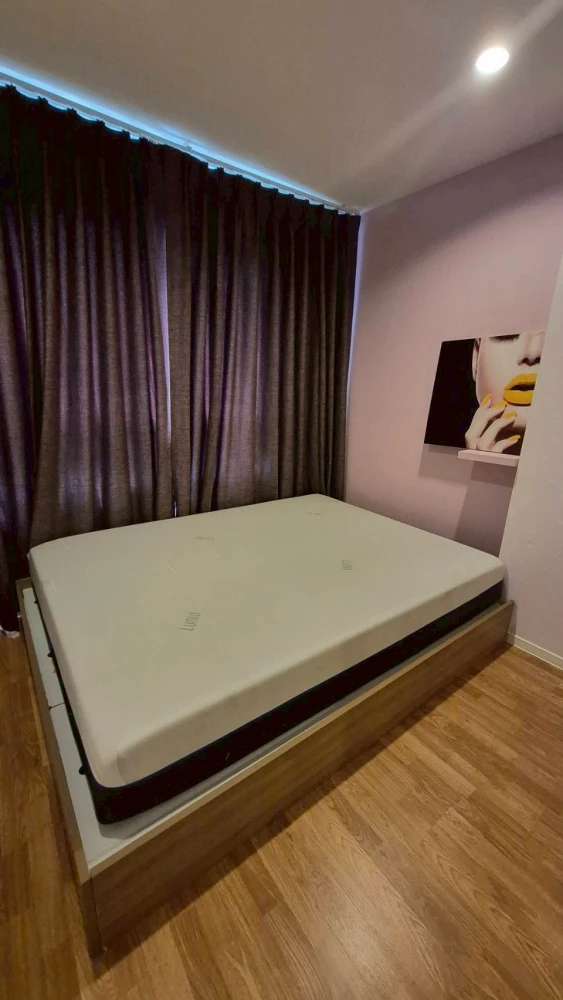 For rent: Lumpini Condo Town Phetkasem 98, 9th floor unit. Excellent location, fully furnished. What are you waiting for?