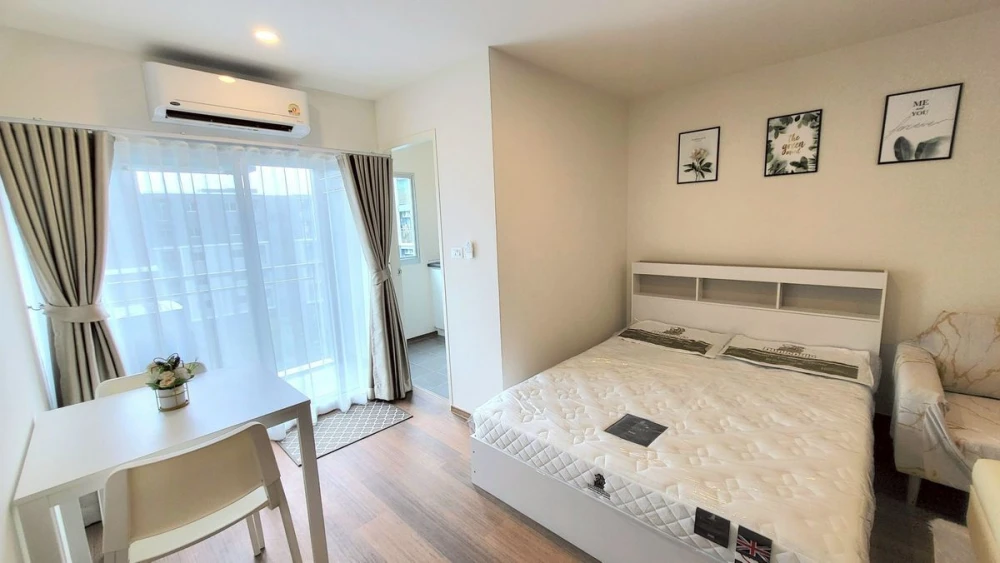 For rent: Lumpini Condo Town Ekamai 48, a lovely room decorated in a minimalist style, white tones, clean and eye-catching. Book now, don't miss out.