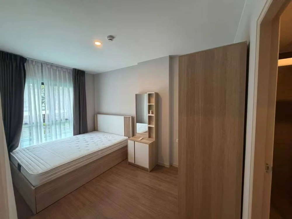For rent: Lumpini Selected Charan 65 - Sirindhorn. The unit features a simple, minimalist design with full functionality—just bring your personal belo