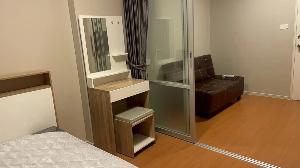 For rent: Lumpini Township Rangsit Klong 1, 26 sq.m. partitioned room, C8, 6th floor. Great price, includes washing machine. Book now!