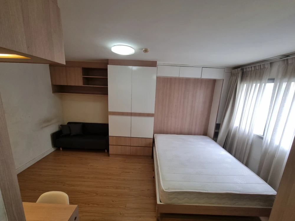 For rent: Lumpini Township Rangsit Khlong 1, studio room with built-in furniture throughout the room. This type must be reserved.