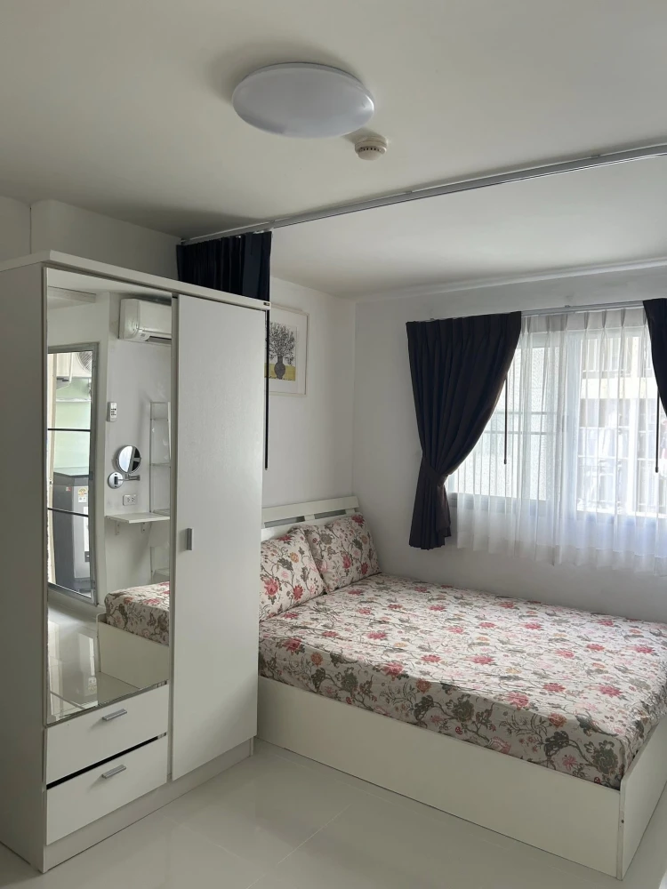 For rent: Lumpini Township Rangsit Khlong 1, front zone. This side has a balcony that's not hot. Beautiful room, minimalist, clean, fully furnished, g