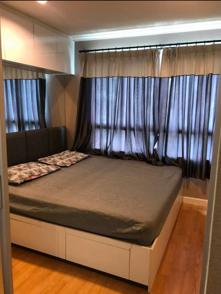 For rent: Lumpini Park Pinklao condo. Separate living room and kitchen. North facing with garden and pool view. Don't miss out!