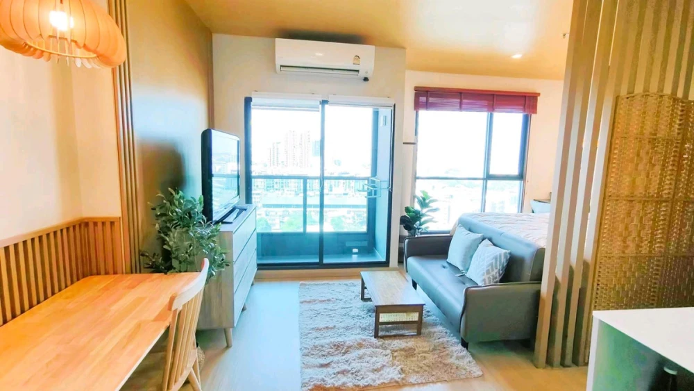For rent: Lumpini Park Phahol 32. Japanese-style decorated room with tatami bed and ladder. Beautiful, unblocked view. Book now!