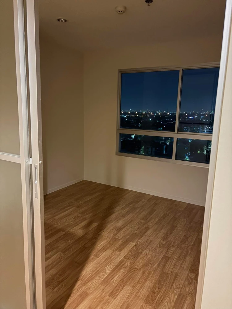 For rent: Lumpini Park Phetkasem 98, corner room with privacy, affordable price, you definitely can't miss it.