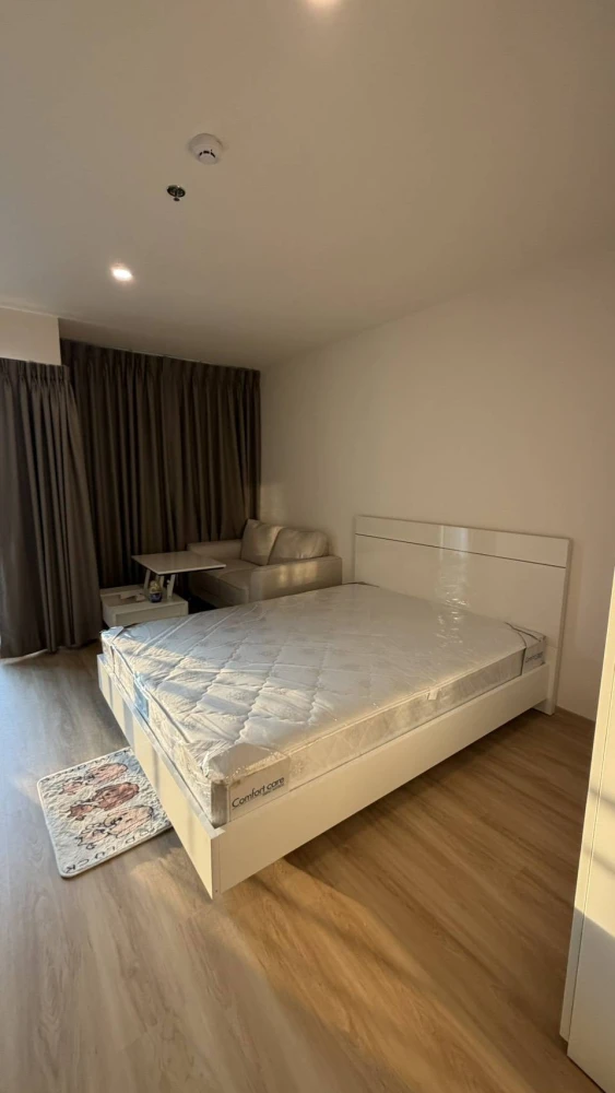 For rent: Lumpini Ville Charan-Fai Chai. The actual room matches the photos; it's clean, well-lit, and has a warm atmosphere.