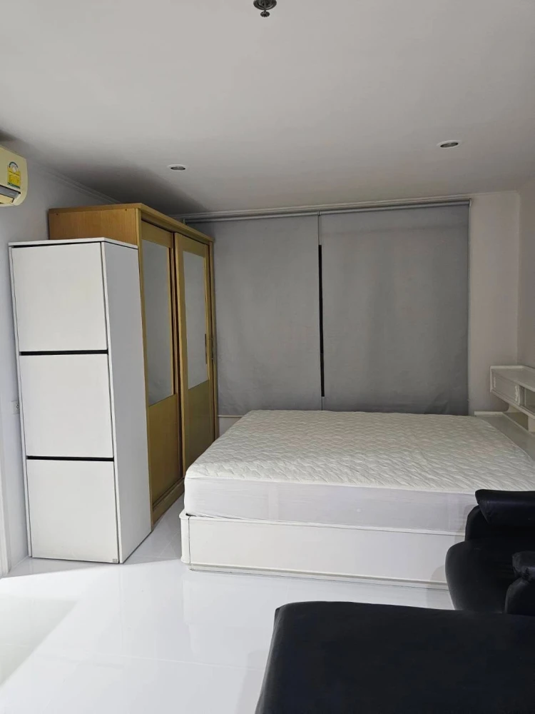 For rent: Lumpini Ville Phahonyothin-Sutthisan, 4th floor, fully furnished room, ready to move in, hurry and book now, urgent!