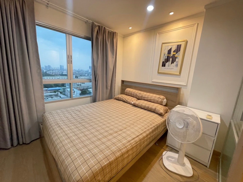 For rent: Lumpini Ville Lasalle-Bearing. The room is very cool and breezy. The room faces the morning sun. It's not hot in the afternoon. Reserve now!