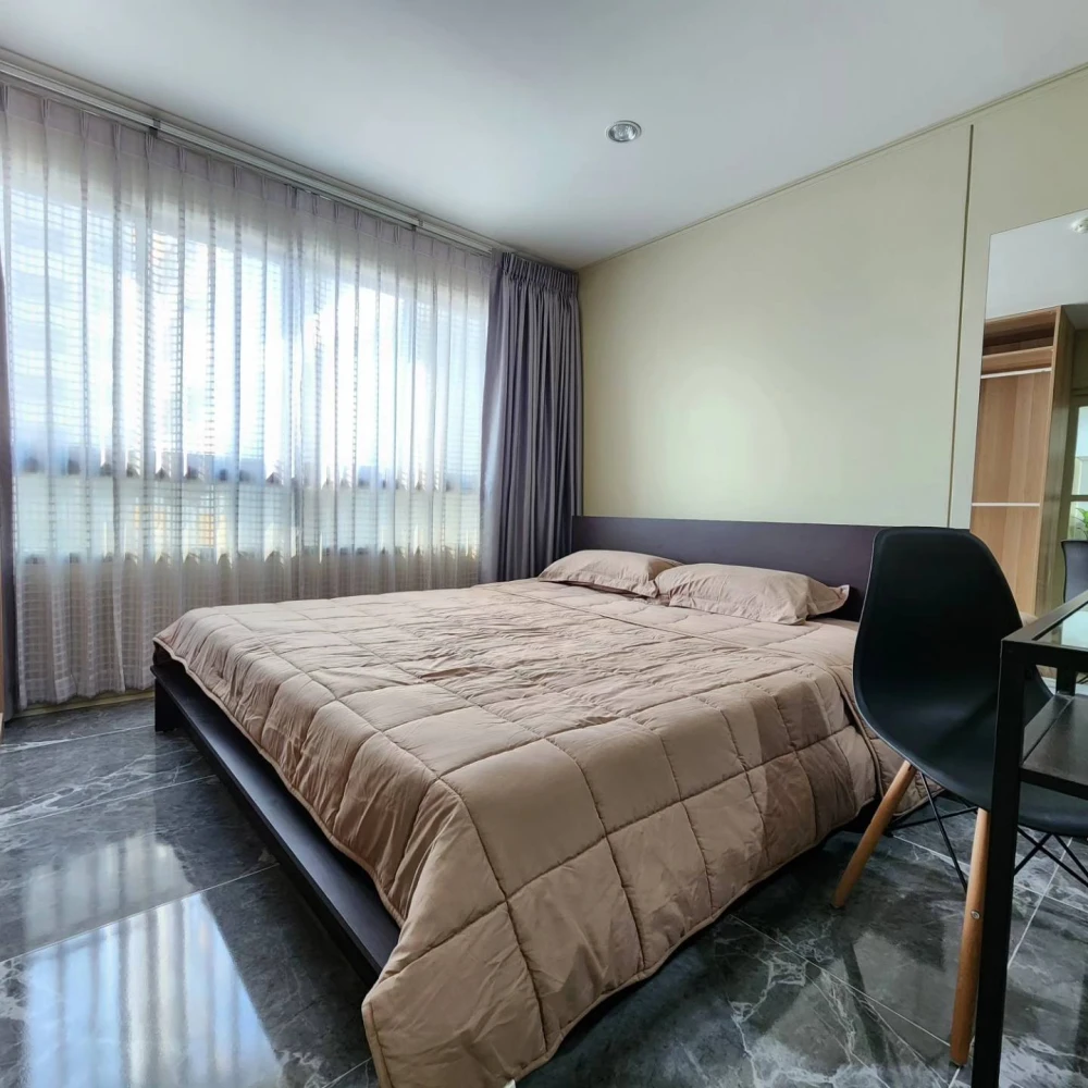 For rent: Lumpini Ville Sukhumvit 77, high floor unit, fully furnished, spacious and comfortable. Book now!