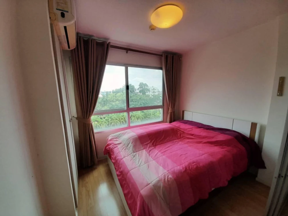 For rent: Lumpini Ville On Nut - Lat Krabang, Building D, 4th floor, fully furnished, ready to move in, garden view. Hurry, it'll be gone soon.