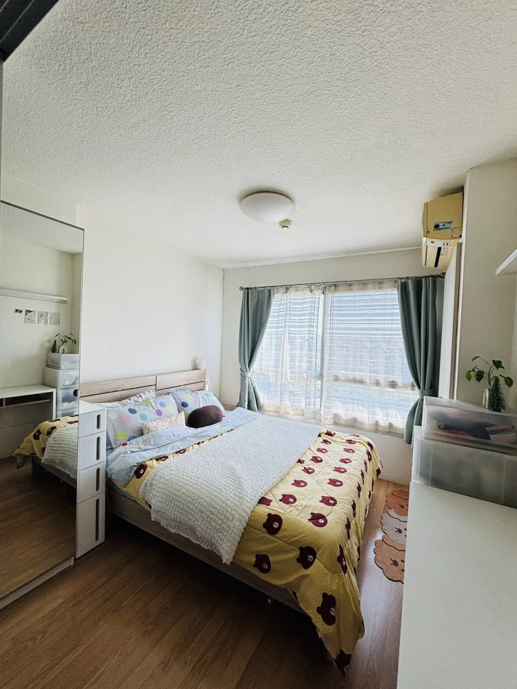 For rent: Lumpini Ville On Nut - Lat Krabang. Morning sun, not hot in the afternoon, comfortable for sleeping, energy efficient, swimming pool view, q
