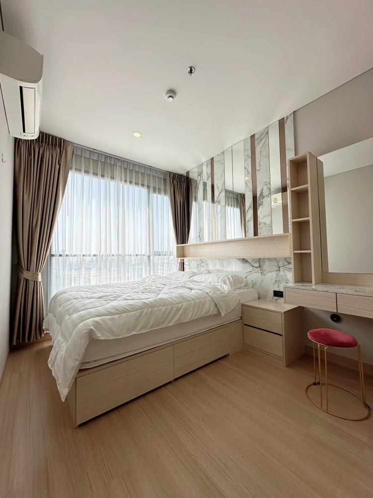 For rent: Lumpini Suite Phetchaburi-Makkasan, high floor unit, fully furnished with built-in furniture and all appliances. Just bring your suitcase an