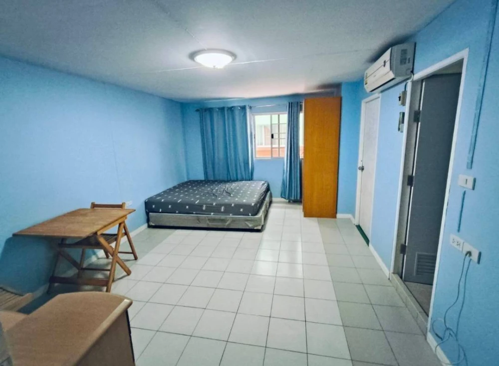 For rent: Lumpini Center Lat Phrao 111, very clean room, blue tone, very comfortable, very nice to live in. Book now and you won't be disappointed.