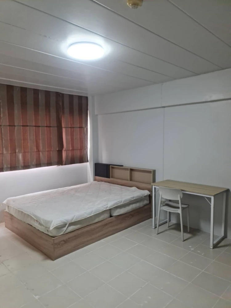 For rent: Lumpini Center Happyland, studio room, 4th floor (not high), at a special price. Book now before it's too late!