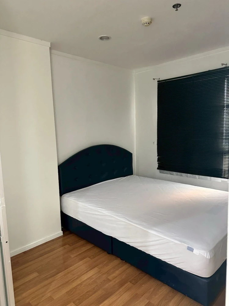 For rent: Lumpini Place Borommaratchachonnani - Pinklao. Ready-to-move-in unit, high floor, fully furnished, affordable price. Book now!