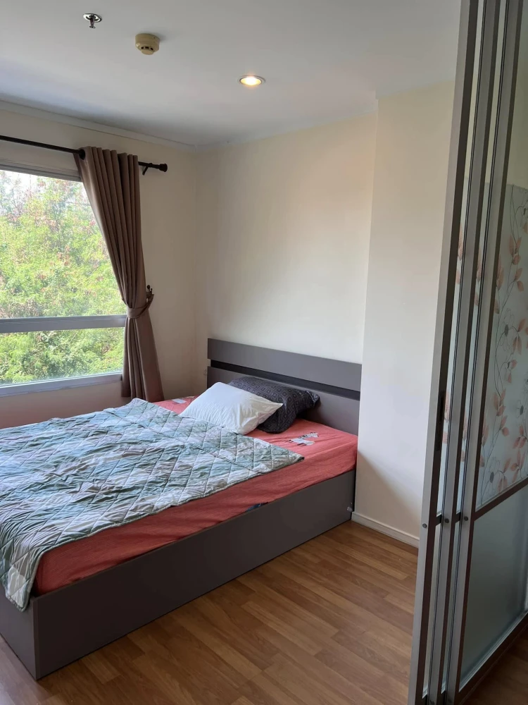 For rent: Lumpini Place Borommaratchachonnani - Pinklao, room on the 2nd floor, view of trees, not exposed to sunlight, very shady and cool, move now,