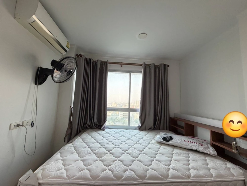 For rent: Lumpini Place Borommaratchachonnani - Pinklao. Ready to move in, fully furnished, high floor, spacious room. Book now!