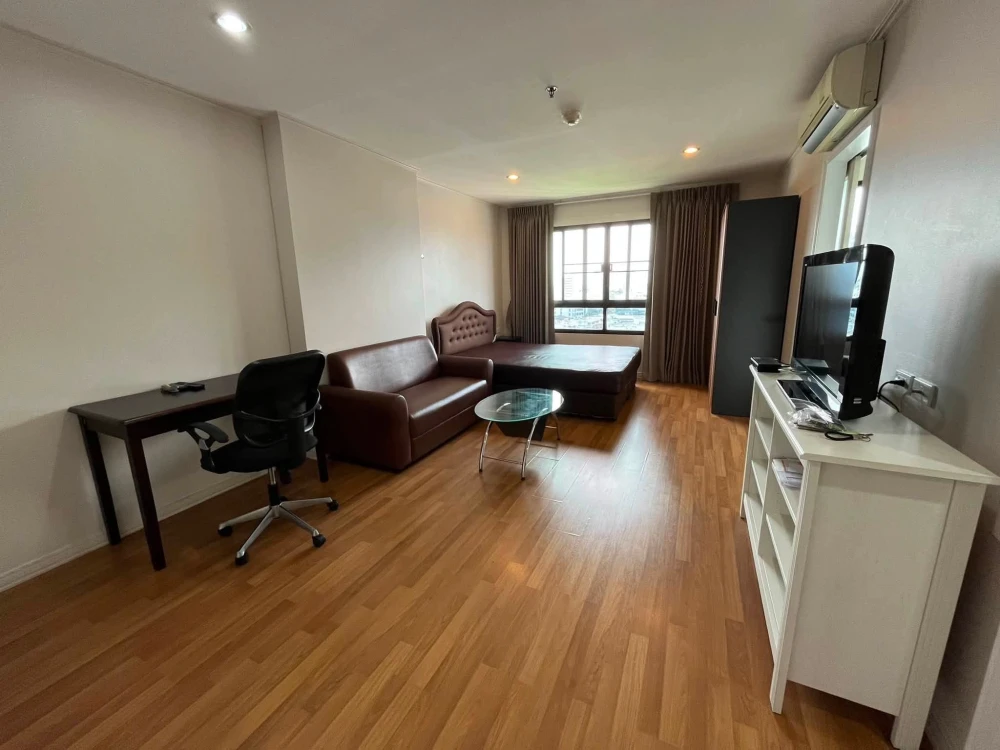 For rent: Lumpini Place Pinklao 2, 11th floor, 31 sq m. Fully furnished. Comfortable and spacious. Don't miss out!