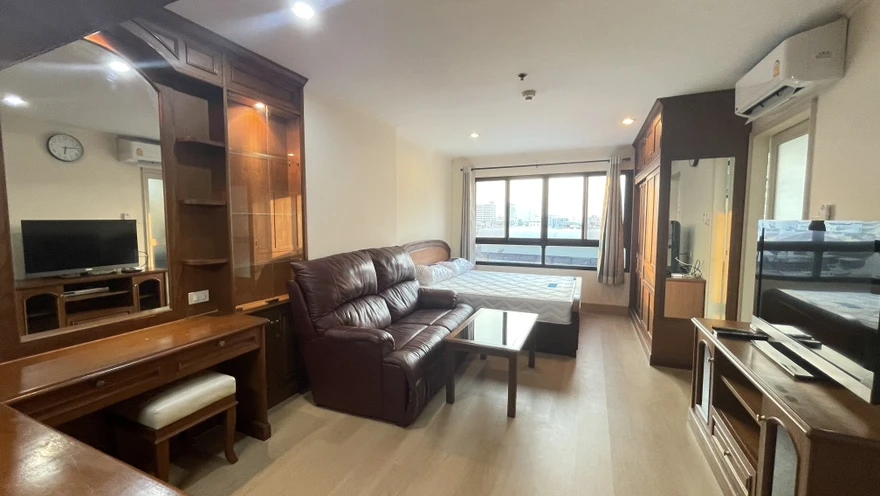 For rent: Lumpini Place Pinklao 2, fully furnished with high-quality built-in furniture, 6th floor, unobstructed view, bright and airy. Book now!