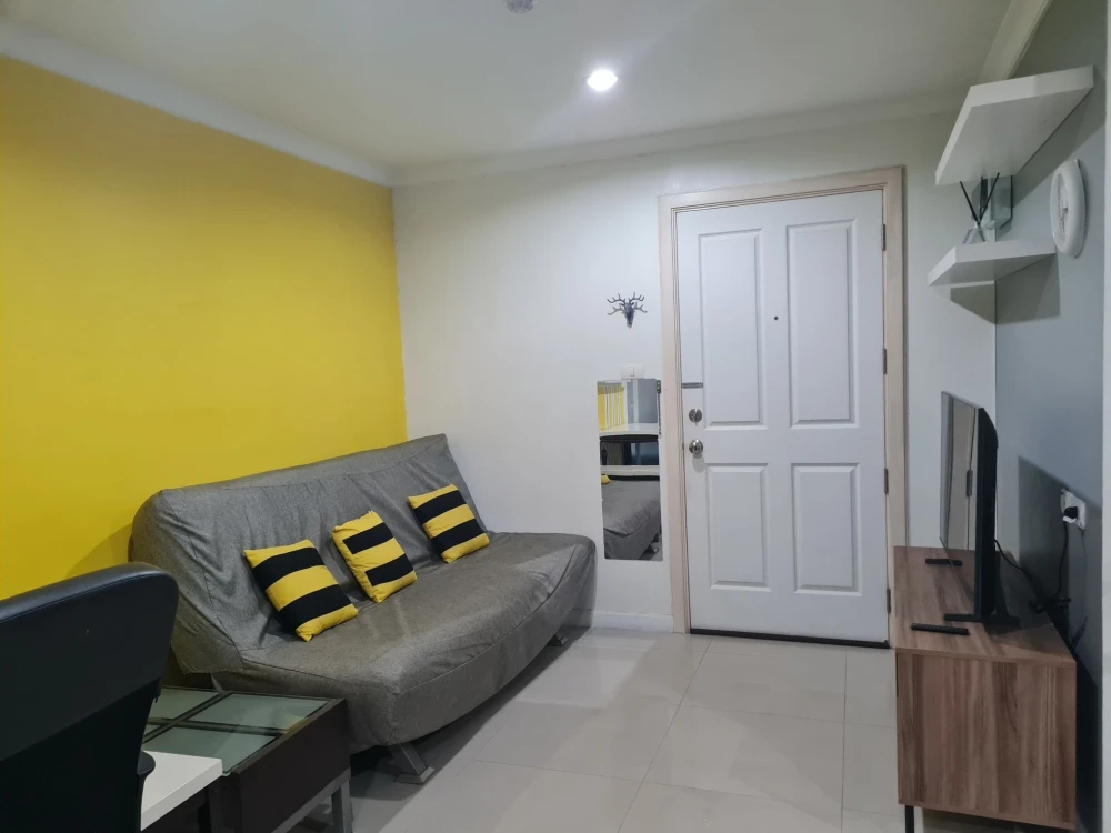 For rent: Lumpini Place Rama 9-Ratchada, Building B, 11th floor, decorated with cool wallpaper, fully furnished. If you don't reserve, you'll really m