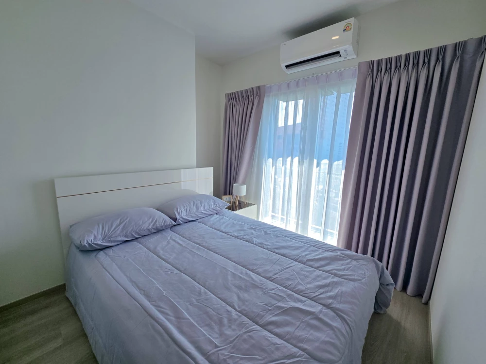 For rent: Lumpini Place Chaengwattana-Pakkret Station, 7th floor. View of the BTS Skytrain and Central Chaengwattana. You can't miss this opportunity!