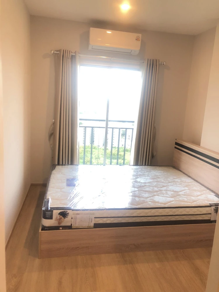 For rent: Lumpini Place Chaengwattana-Pak Kret Station, 28 sq m room, 19th floor. Includes washing machine and dining table. You can't miss this oppor