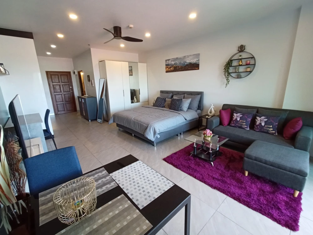 For rent, Jomtien Sea View Condominium 1-8 (Jomtien), 6th floor, Pattaya side, fully furnished, don't miss it.