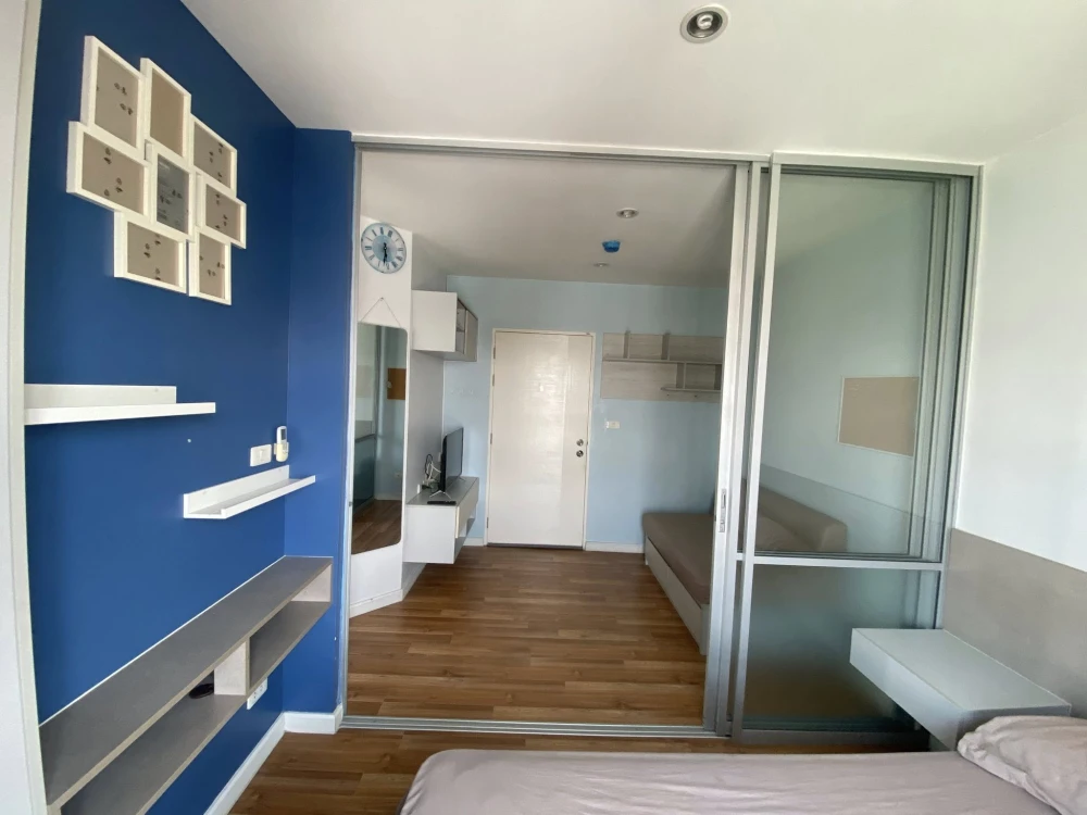 For rent: V Condo Ladkrabang Phase A, exterior view, furnished, appliances ready to use. Don't miss out!