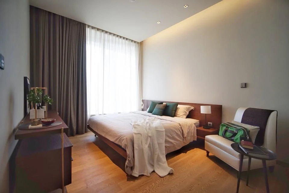 For rent: Saladaeng One, 17th floor, with a beautiful view of Lumpini Park, spacious area, fully furnished, just bring your own luggage and move in.