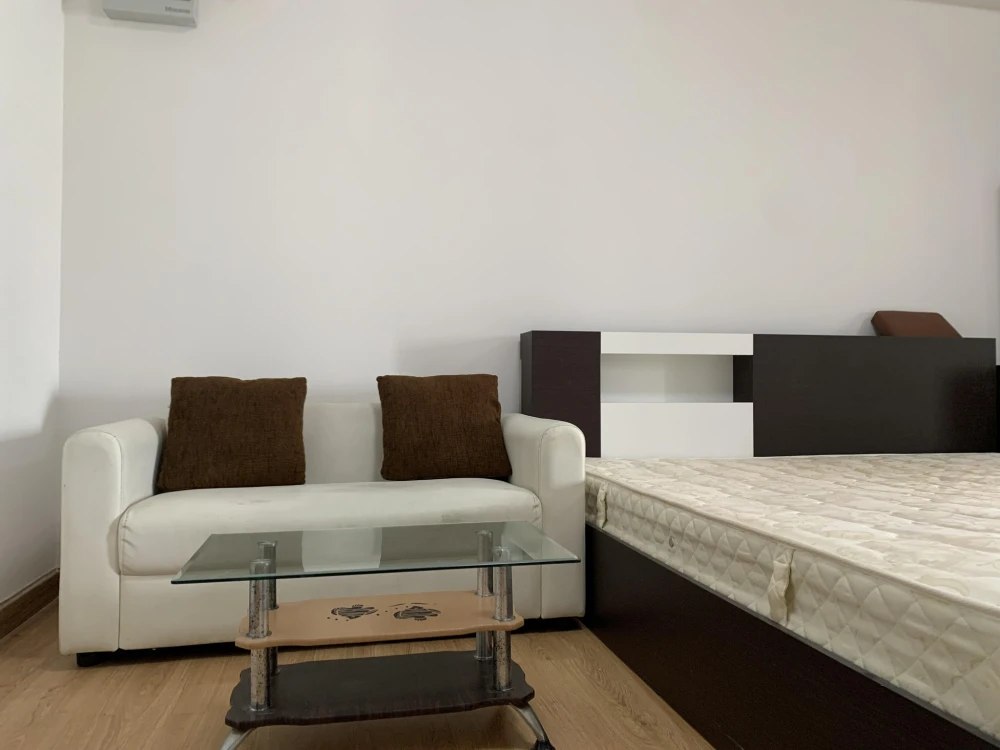 For rent Supalai Park Ekkamai-Thonglor, Studio room, 19th floor, comfortable, not cramped, in the heart of the city, don't miss it.