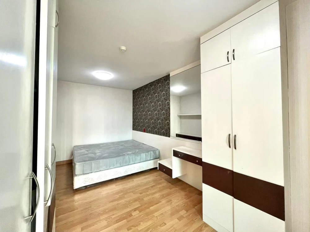 For rent: Supalai City Resort Ratchada-Huai Khwang. Spacious and comfortable room. Book now!