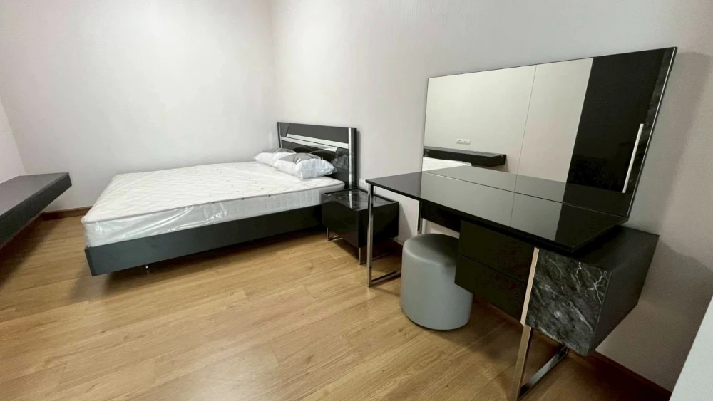 For rent: Supalai City Resort Phra Nangklao Station, high floor unit, fully furnished. Book now!