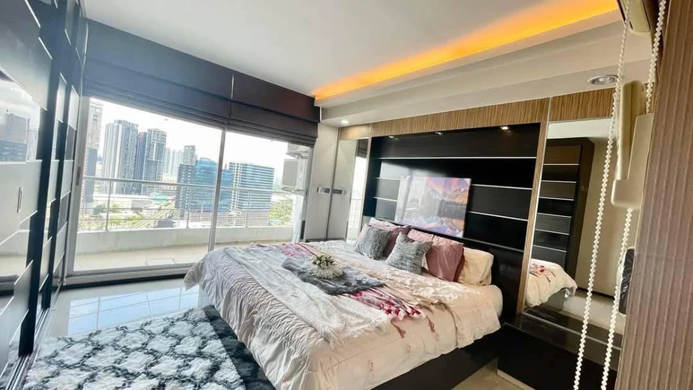 For rent: Supalai Park Phahon Yothin 21, 25th floor, beautifully decorated room, fully built-in furniture. Interested? Reserve now!
