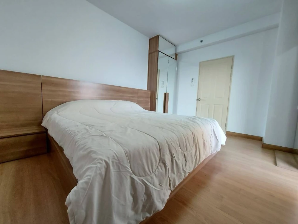 For rent: Supalai Park Ratchapruek-Phetkasem, 17th floor, corner room, city view, breezy, large balcony, swimming pool view. Reserve now!