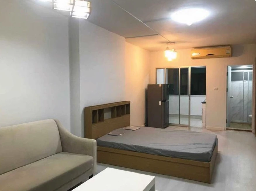 For rent: Supalai Park Srinakarin, studio room, spacious and airy, with a separate, fully equipped kitchen (convenient for cooking). Book now!