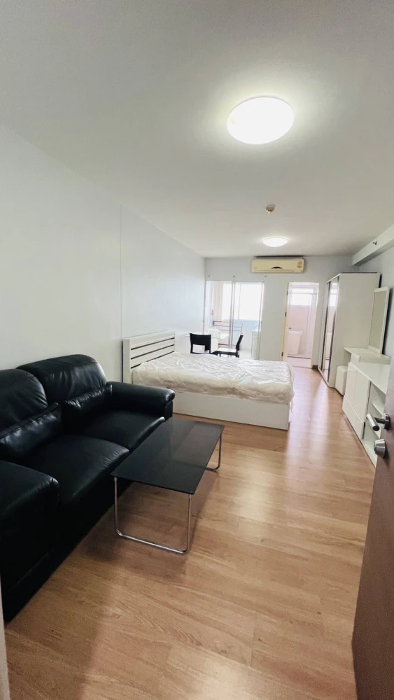 For rent: Supalai Park Kaset, 10th floor, Building B, pool view. Ready to move in with just your luggage.
